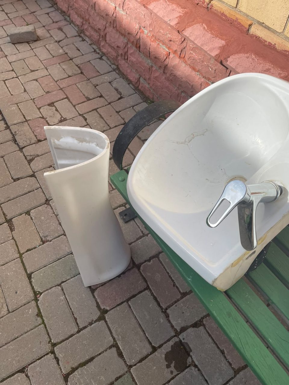 Продам раковину на ножке